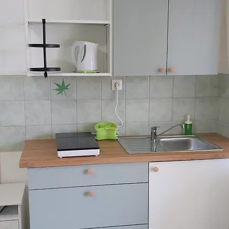 Apartment 36262 - Megan *